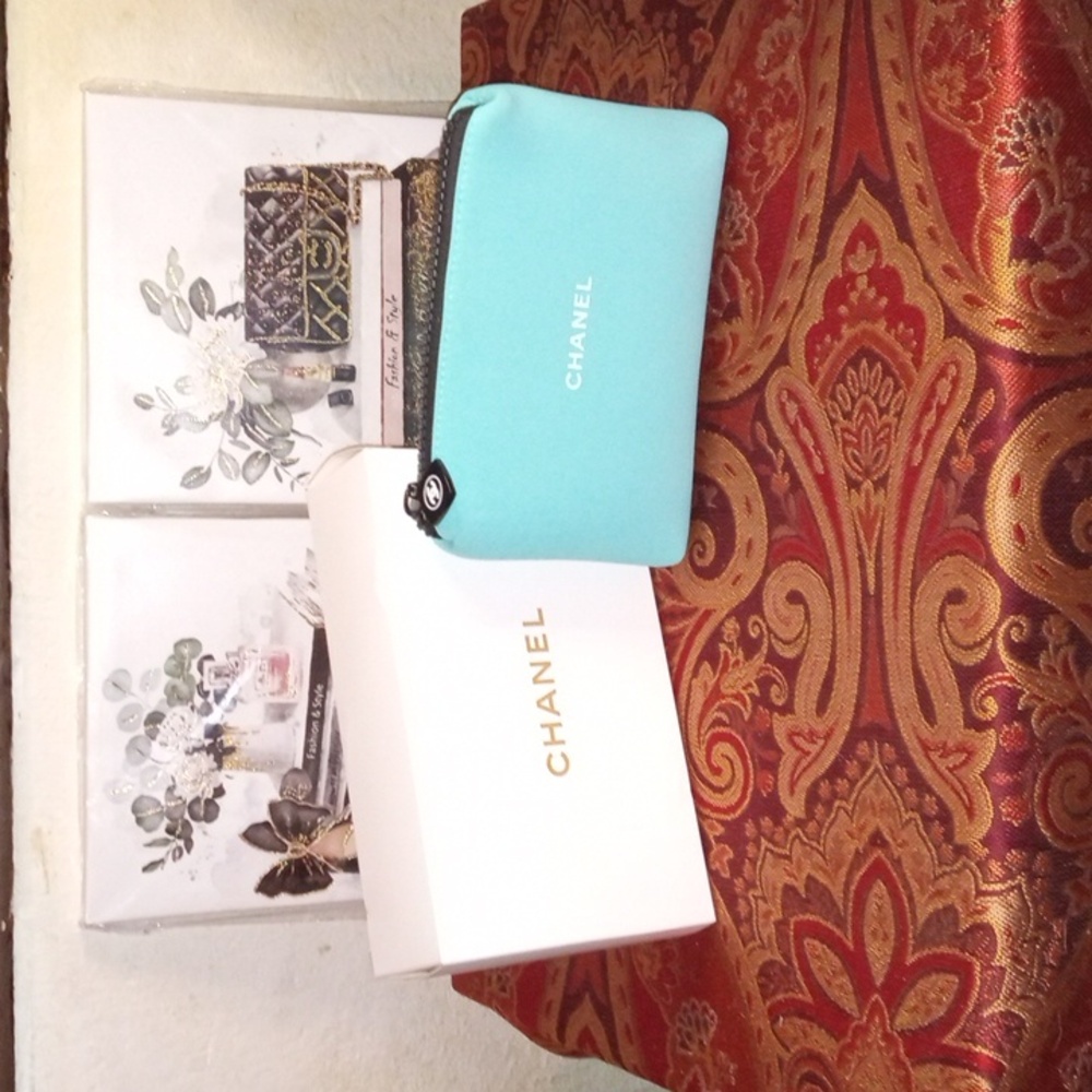 🆕️ CHANEL Aqua Cosmetic Bag